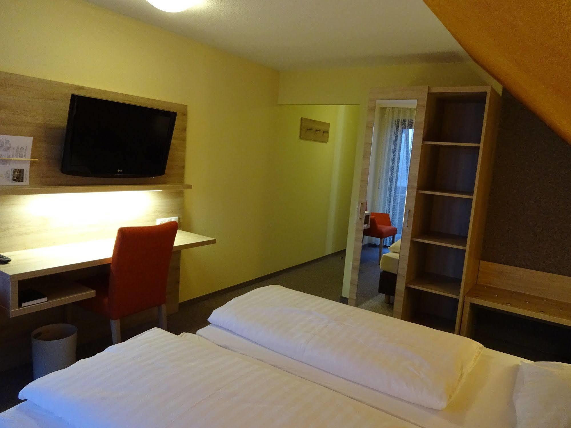 Gasthof Hotel Zum Ross Wertheim Exterior foto
